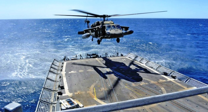 Ασκήσεις προσνήωσης Blackhawk  σε φρεγάτα – Βίντεο