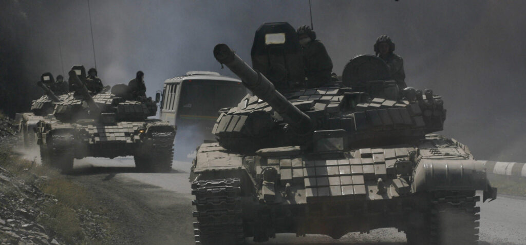 Η Ρωσία αναπτύσσει μεγάλες στρατιωτικές δυνάμεις στα σύνορα με την Ουκρανία