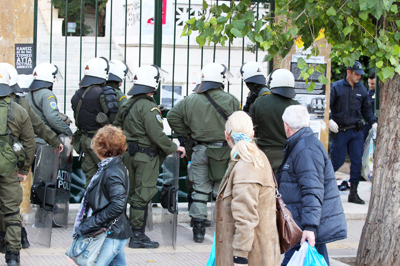 Λουκέτο στην ΑΣΟΕΕ λόγω των επεισοδίων ανάμεσα σε ΜΑΤ και αναρχικούς
