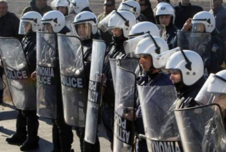 “Οχυρώνεται” η πολιτική ηγεσία για να γίνει η στρατιωτική παρέλαση: Επιστρατεύουν 3.000 αστυνομικούς