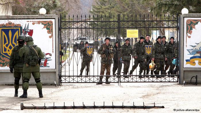 Το Κίεβο αποσύρει τα τελευταία ουκρανικά στρατεύματα από τη ρωσική Κριμαία