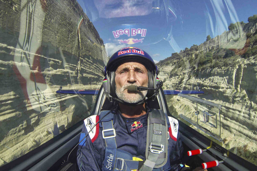 Το Red Bull Air Race στη διώρυγα της Κορίνθου! – Εντυπωσιακό βίντεο