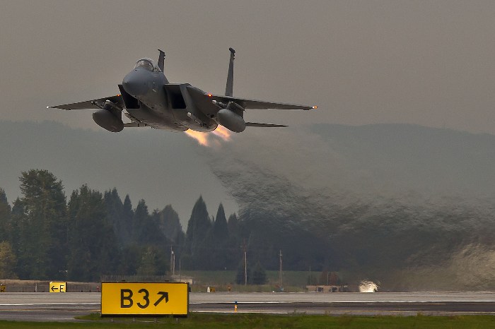 Βίντεο: F-15 αναχαιτίζουν ρωσικά αεροσκάφη στην Λιθουανία – F-16 στέλνει το ΝΑΤΟ στη Ρουμανία