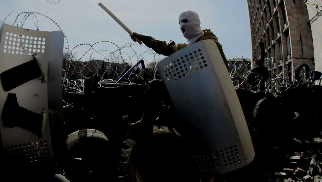 Πυροβολισμοί στο Νικολάεφ εναντίον ρωσόφωνων από νεοναζιστές του “Δεξιού Τομέα” – Tουλάχιστον 20 τραυματίες (vid)