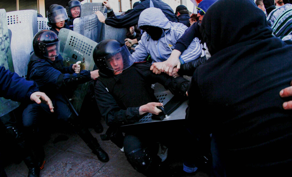 Αποχώρησαν 50 άνθρωποι απο το κτίριο SBU του Λουγκάνσκ – Παραμένει υπο τον έλεγχο Ρωσόφωνων