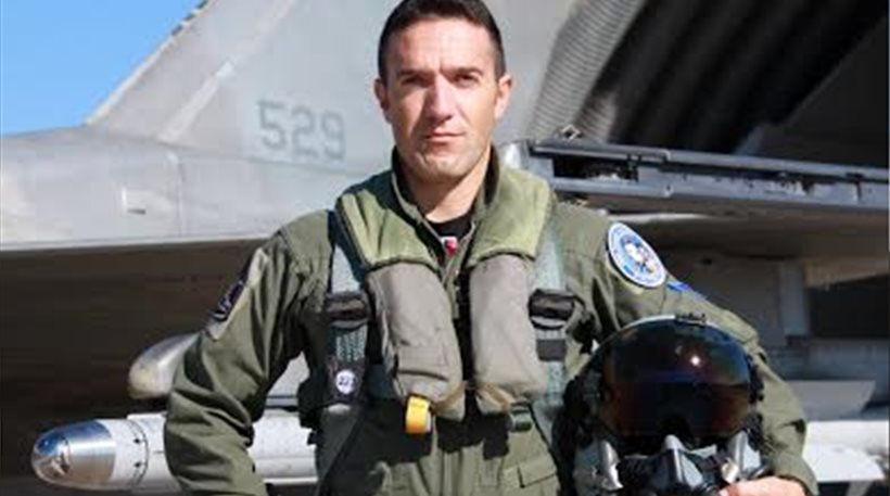 Ο σμηναγός της ομάδας «Ζευς» που «κόβει» ανάσες με τις βουτιές του [εικόνες-vid]