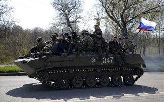 Tεθωρακισμένα οχήματα με ρωσόφωνους σπεύδουν στο Σλάβιανσκ