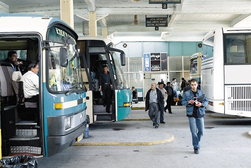 Διακινούσαν εννέα κιλά λαθραίου καπνού μέσω ΚΤΕΛ