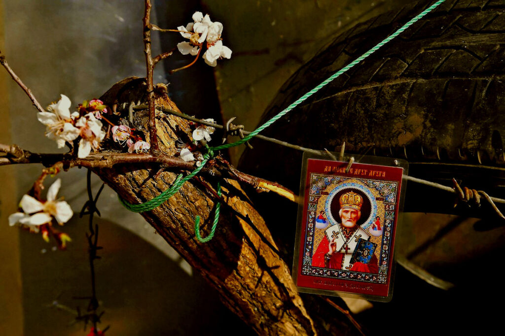 Πάσχα στο οδόφραγμα του Σλαβιάνσκ: Πώς χύθηκε το ορθόδοξο αίμα (vid)