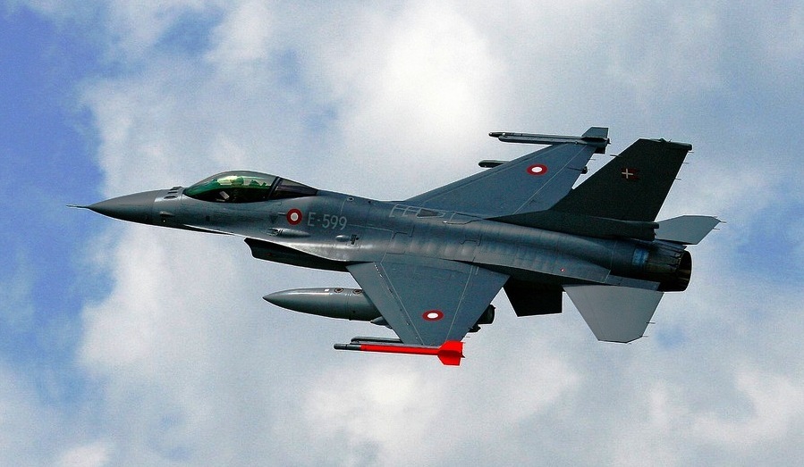 Βολές πυροβόλων των 20 χλστ. και βόμβες των 2000 λιβρών από F-16– Βίντεο