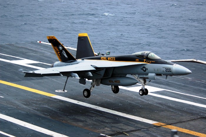 Οι «σφήκες» της VFA-27 σε δράση – Βίντεο Go-Pro