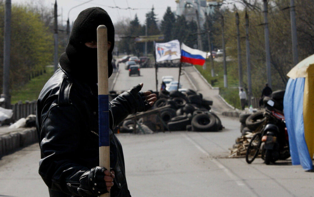 Το Σλαβιάνσκ τίμησε τη μνήμη των θυμάτων της νεοναζιστικής επίθεσης ανήμερα του Πάσχα [vid]