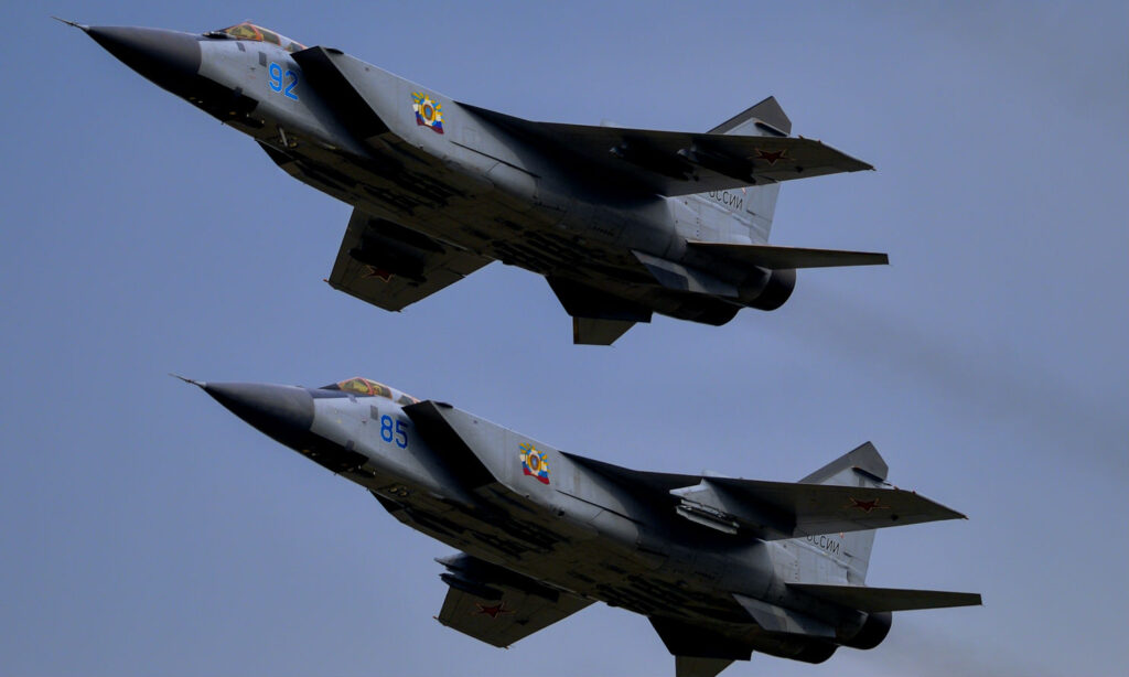 Ρωσικά στρατηγικά βομβαρδιστικά με συνοδεία μαχητικών “χτύπησαν” εικονικά τη Βρετανία