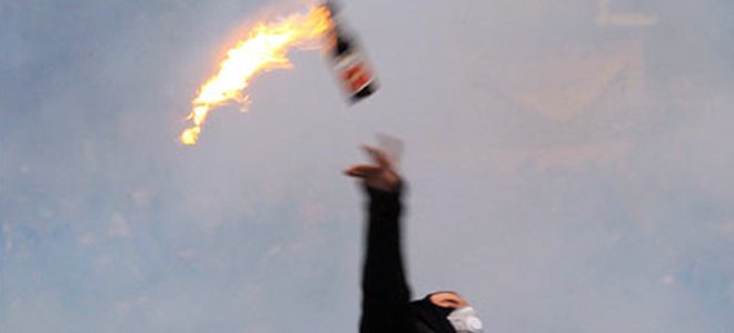Οπαδοί επιτέθηκαν με μολότοφ σε περιπολικό κοντά στο ΟΑΚΑ