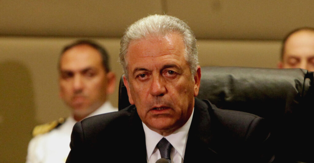 Στρατηγική συμμαχία Ελλάδας-Αιγύπτου για ΑΟΖ – Συνομιλίες σε ανώτατο επίπεδο από Δ.Αβραμόπουλο στο Κάιρο