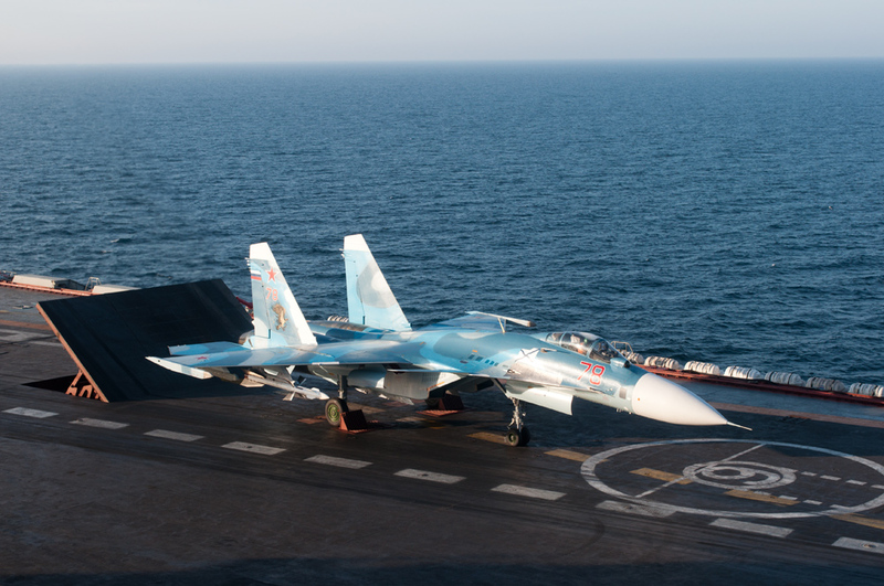 Προσ/απο-νηώσεις Su-33 από το αεροπλανοφόρο “Ναύαρχος Κουζνετσόφ” (vid)