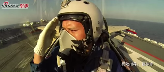 Το κινεζικό “top gun” – Eντυπωσιακές εικόνες με πρωταγωνιστή το αεροπλανοφόρο της Κίνας (vid)