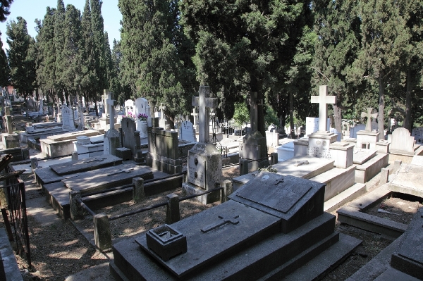 Πάτρα: Αφήνουν τους ιερόσυλους να συνεχίζουν να δρουν ανεξέλεγκτα στο α’ νεκροταφείο