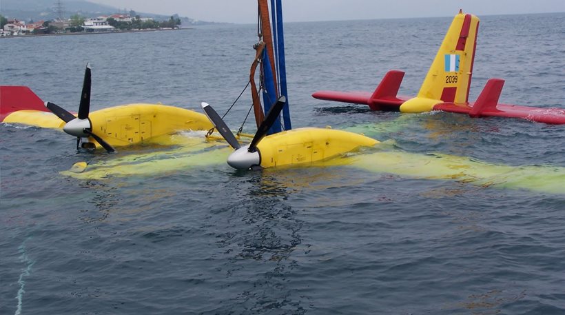 CL-415: Ολοκληρώθηκε η ανέλκυση, μεταφέρεται στην 113ΠΜ (Vid)