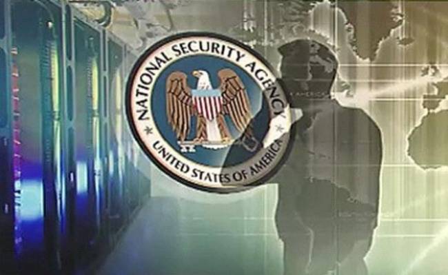 Πρώην αρχηγός της NSA λέει ότι ο Σνόουντεν ελέγχεται από την FSB