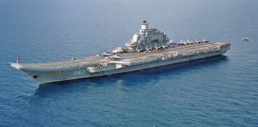Συνοδεία του βρετανικού HMS Dragon το Admiral Kuznetsov κατευθύνεται στο Βόρειο Ωκεανό