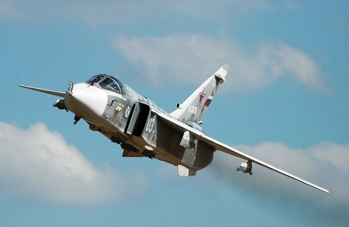 Ρωσία: Εντυπωσιακά  χαμηλή διέλευση Su-24 – Βίντεο