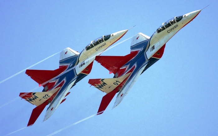 Οι “Russian Knights” και οι “Swifts” σε κοινή επίδειξη στην Κριμαία – Βίντεο