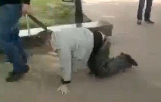 Ναζιστές του Δεξιού Τομέα ξεφτιλίζουν ρωσόφωνο για να μην ψηφίσει (vid)