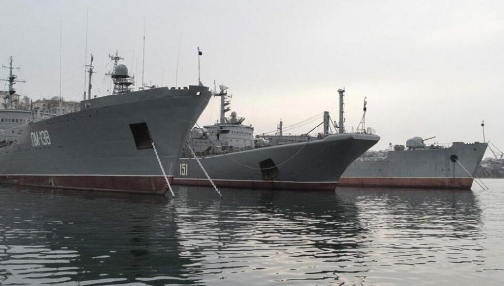 Πλοία για να ενισχύσει το ναυτικό της “μουσείο” επιστρέφει η Ρωσία στην Ουκρανία