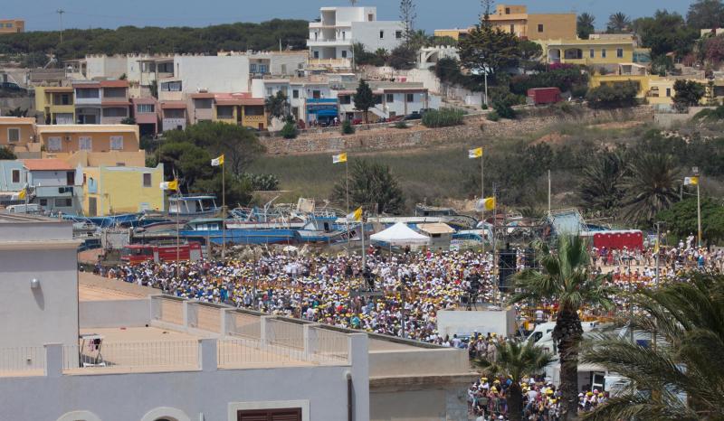 Οι Ιταλοί είχαν 200 λαθρομετανάστες και απαιτούν ευρωπαϊκή βοήθεια , εμείς πόσους πρέπει για να το κάνουμε;
