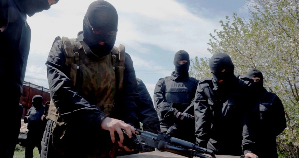 Ο ρωσόφωνος υπουργός Άμυνας του Ντόνετσκ σε αιχμαλωσία από Ουκρανούς οπλοφόρους (Vid)