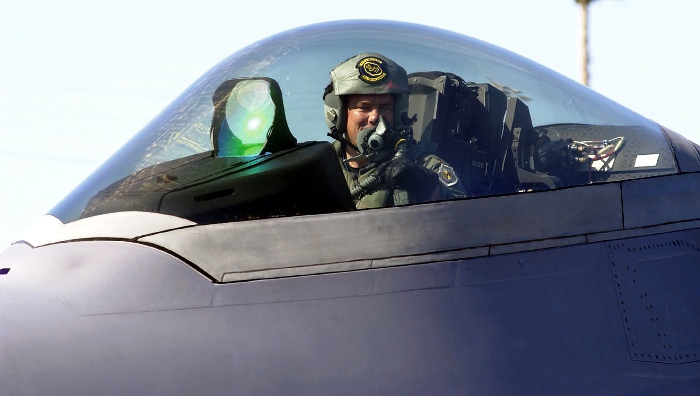 Τα F-22 δοκιμάζουν γαλλικό σύστημα σκόπευσης επί κράνους