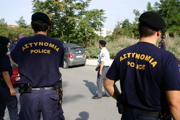 Παραδόθηκε ο αδελφός του βαρυποινίτη Βαρελά