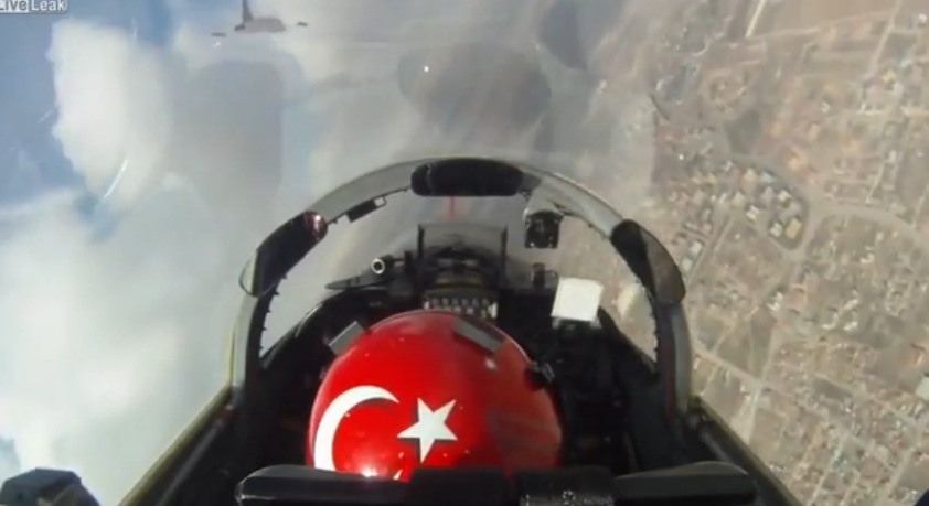 Σύγκρουση πουλιού με τουρκικό μαχητικό – Βίντεο