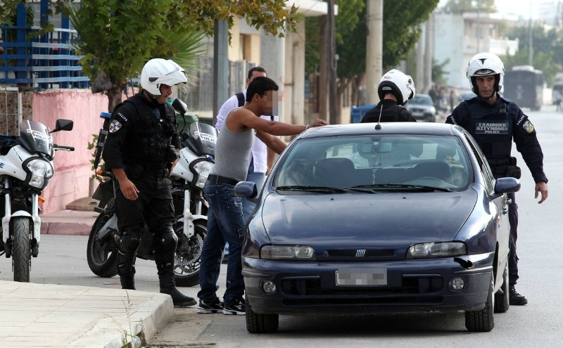 Συλλήψεις 2 τσιγγάνων για ληστείες σε βάρος πολιτών στη Δραπετσώνα