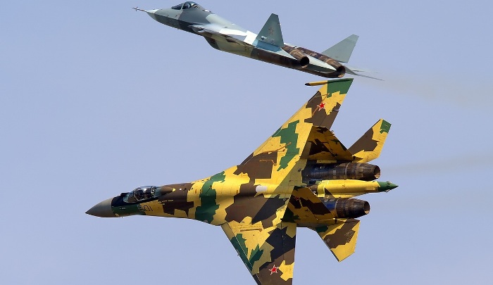 T-50 PAK FA και Su-35: Απίστευτοι ελιγμοί στον αέρα