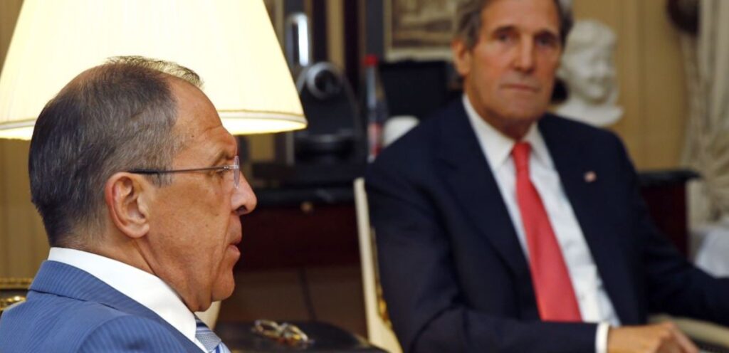 Λαβρόφ σε Κέρι: “Σταματήστε να υποστηρίζετε τις στρατιωτικές επιχειρήσεις στη νοτιοανατολική Ουκρανία”