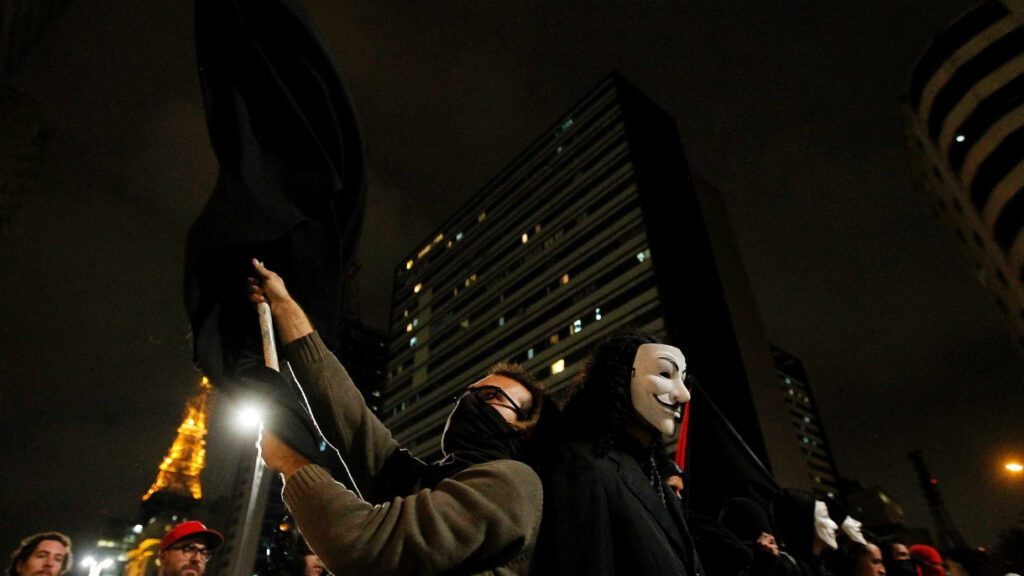 Οι anonymous απειλούν να «ρίξουν» το Μουντιάλ!