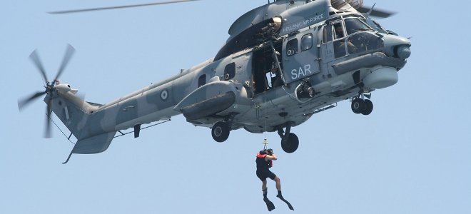 Εντυπωσιακή διάσωση 67χρονης εν μέσω της θαλάσσης [βίντεο]