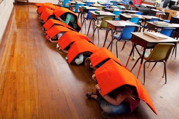 Αλεξίσφαιρη προστατευτική κουβέρτα για χρήση σε σχολεία στις ΗΠΑ