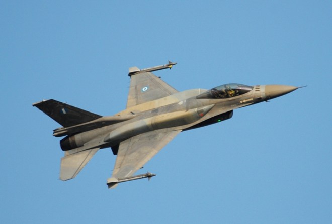 Mε 42 συμμετοχές από Ελλάδα, 13 πληρώματα, 460 μέλη υποστήριξης «πετάει» το 4ο AirSea Show (εικόνες)