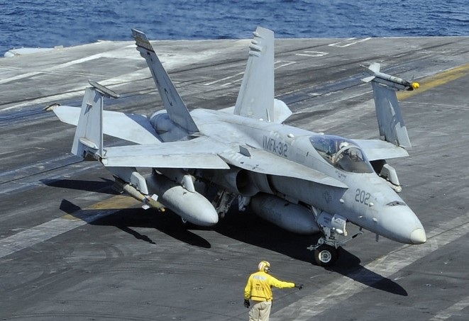 F/A-18C στο κατάστρωμα του USS George H. W. Bush – Βίντεο
