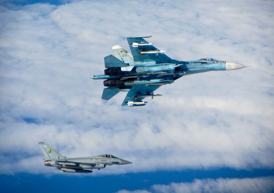 Βαλτική: Eurofighter Typhoon αναχαιτίζουν πάνοπλα ρωσικά Su-27