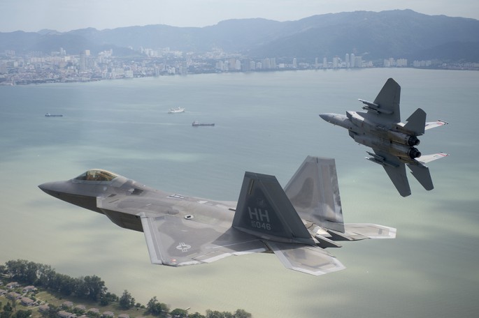 F-22 Vs Su-30MKM: Ολοκληρώνεται αύριο η άσκηση «Cope Taufan 2014»- Βίντεο