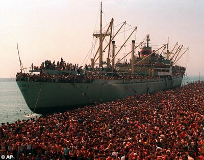 Κομισιόν: Οικονομική βοήθεια στα κράτη-μέλη που υπόκεινται σε αθρόα έλευση λαθρομεταναστών