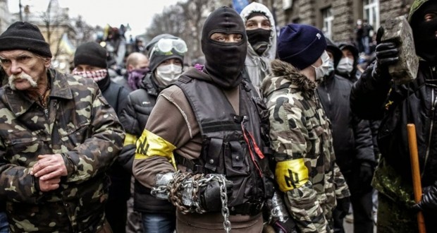 Νεοναζιστές του Δεξιού Τομέα διαδήλωσαν στο Κίεβο θέλοντας να άρουν την εκεχειρία με τους ρωσόφωνους