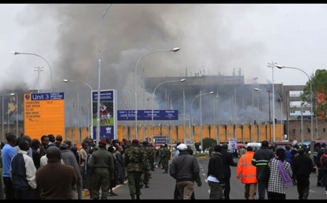 Σοκ στο Ναϊρόμπι: Αεροπλάνο συνετρίβη σε κτίριο- Τέσσερις νεκροί (vid, upd)