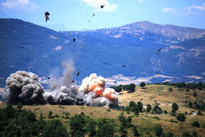 «Καμπέρος 2014»: Οι πρώτες φωτογραφίες από την άσκηση με πραγματικά πυρά στο ΠΒ Κρανέας