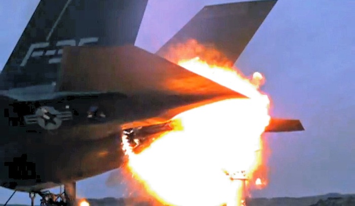 Η USAF καθήλωσε όλα τα F-35 – Ψάχνουν την αιτία φωτιάς που κατέστρεψε αεροσκάφος