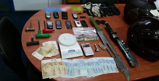 Εξαρθρώθηκε σπείρα που είχε διαπράξει 33 ένοπλες ληστείες